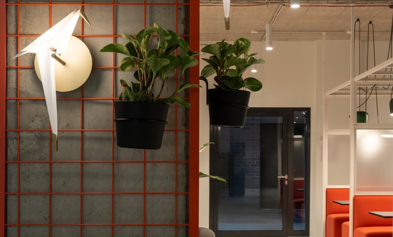 Accor Invest Streitfeldstrasse, Lampe, Esstisch, Glastüre