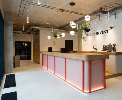 Accor Invest Streitfeldstrasse, Eingangsbereich, Zentrale, Logo, hängende Lampen